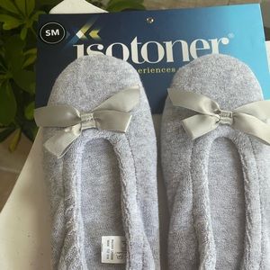 Isotoner gray slippers for women, size 5-6